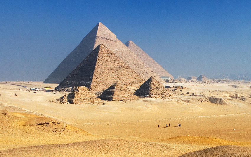 https://s3.eu-west-3.amazonaws.com/elastic.travel/package/374794248Pyramids Giza Plateau.jpg